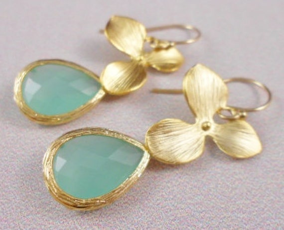Gold Orchideen Mit Blue Ice Glas Baumelt von JebedisJewels