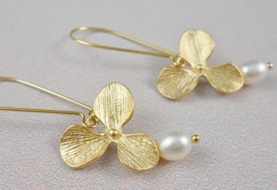 Gold Orchideen Mit Süßwasser Perlen von JebedisJewels