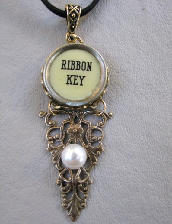 Halskette Mit Vintage Schreibmaschinentaste von JebedisJewels