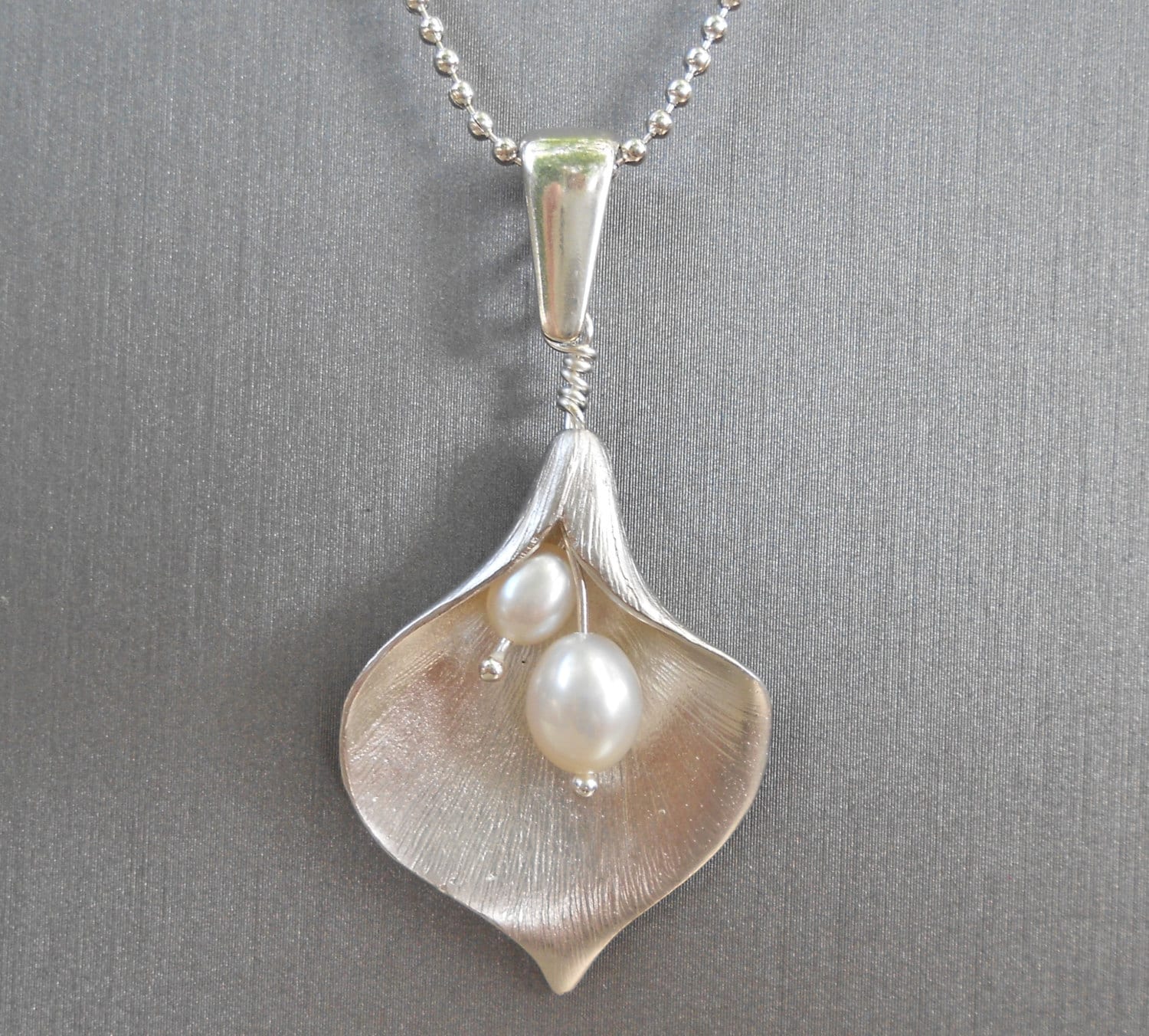 Silber-Calla Lily Halskette von JebedisJewels