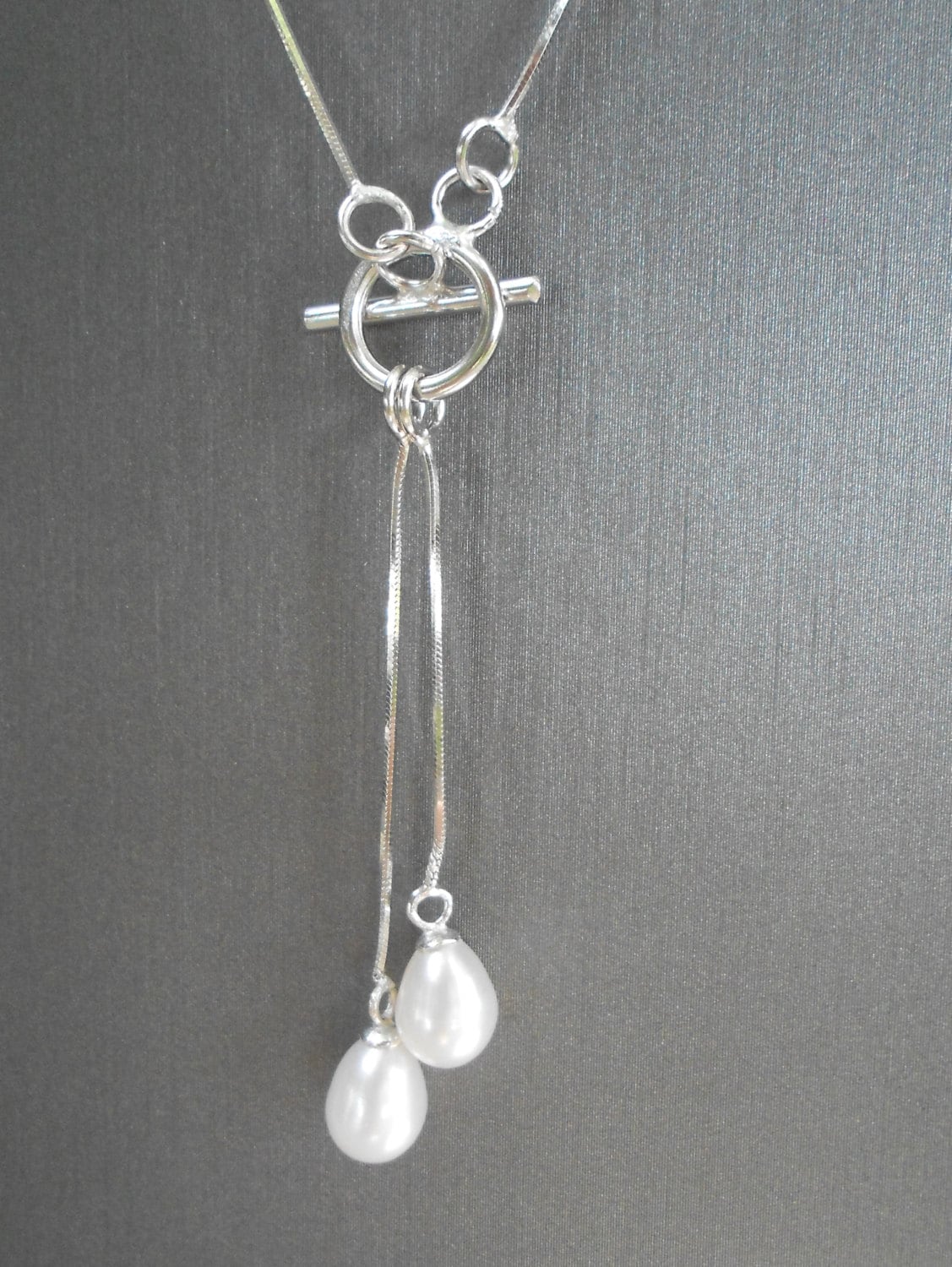 Weissen Perlen & Sterling Lariat Halskette von JebedisJewels