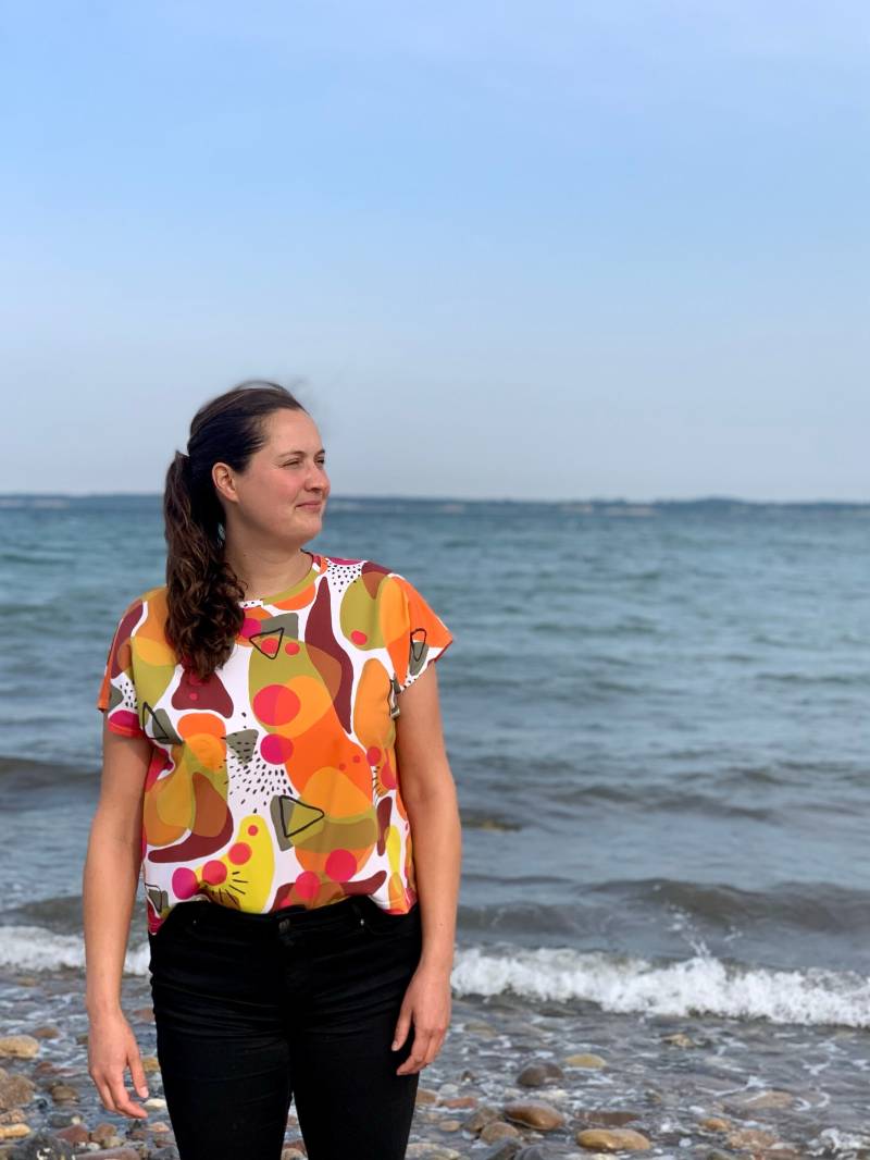 Sommershirt, Oversize, Bunt, Bedruckt, Stoff Gots Zertifiziert von JedeStudio