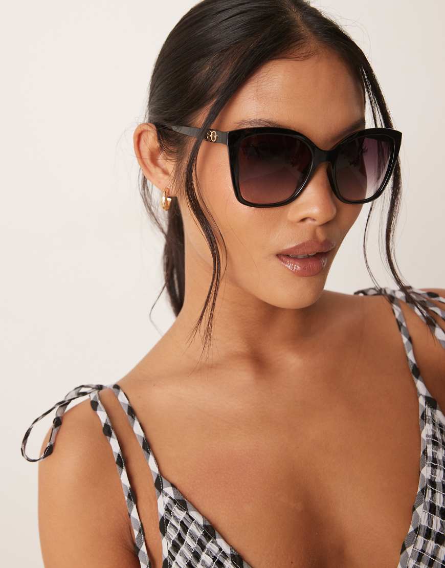 Jeepers Peepers - Eckige Oversize-Sonnenbrille in Schwarz mit Farbverlauf-Gläsern Jeepers Peepers - Eckige Oversize-Sonnenbrille in Schwarz mit Farbverlauf-Gläsern von Jeepers Peepers