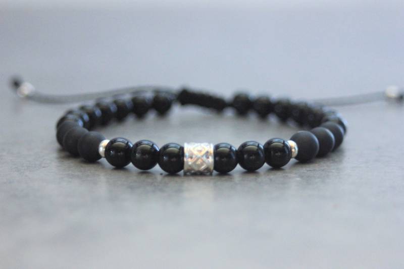 Herrenarmband Aus Natursteinen, Onyxperlen, Mattiertem Onyx Und Massivem Silber Herrenarmband Aus Natursteinen, Onyxperlen, Mattiertem Onyx Und Massivem Silber von Jegstone