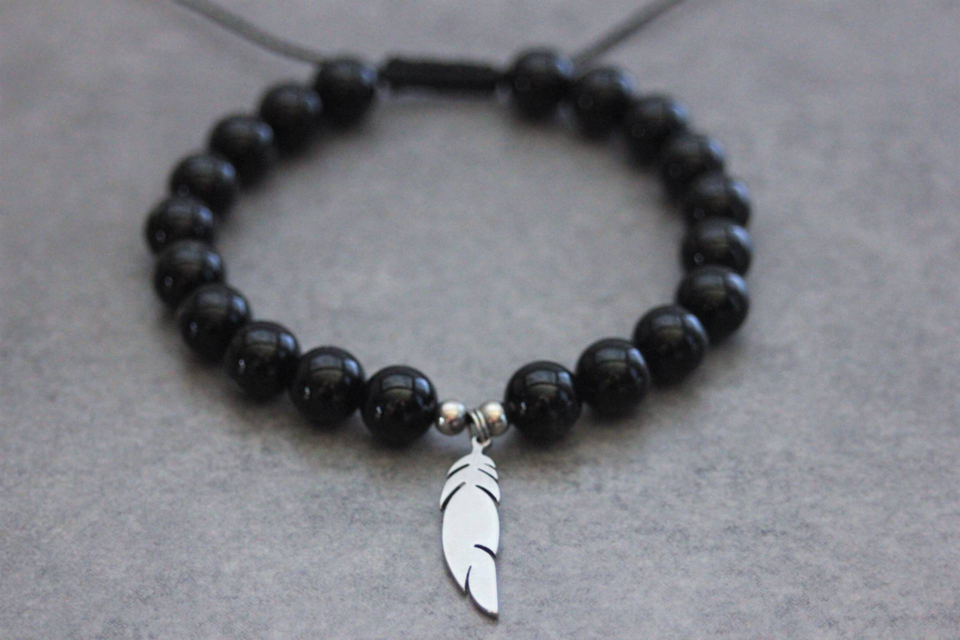 Herrenarmband Aus Natursteinen, Schwarzen Onyxperlen Und Edelstahlfeder Herrenarmband Aus Natursteinen, Schwarzen Onyxperlen Und Edelstahlfeder von Jegstone