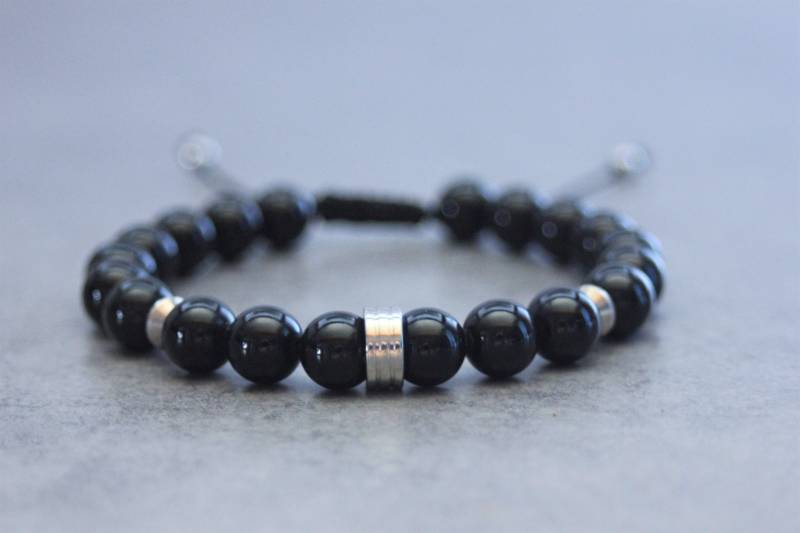 Herrenarmband Aus Natursteinen, Schwarzen Onyxperlen Und Gestreifter Edelstahlscheibe von Jegstone