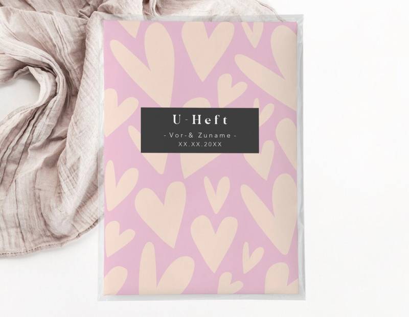 C U-Heft + Impfpasshülle - Herzen Flieder Beige Baby Newborn Geschenk Geburt Personalisiert Mit Namen Bunt Modern Mädchen Girl Babyparty von JelaaDesign