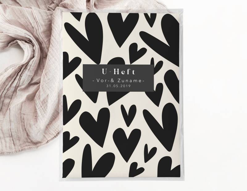 C U-Heft + Impfpasshülle - Herzen Schwarz Beige Baby Kind Mädchen Junge Schutzhülle Personalisiert Mit Namen Geschenk Geburt Babyparty von JelaaDesign