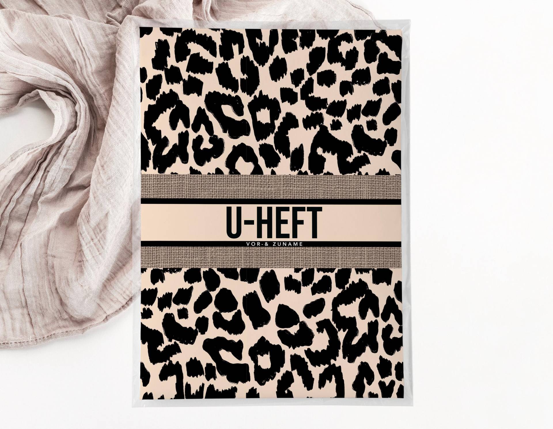 C U-Heft + Impfpasshülle -Leo Leopardenmuster Schwarz Beige Baby Geschenk Geburt Personalisiert Mit Name Schutzhülle Schwangerschaft von JelaaDesign