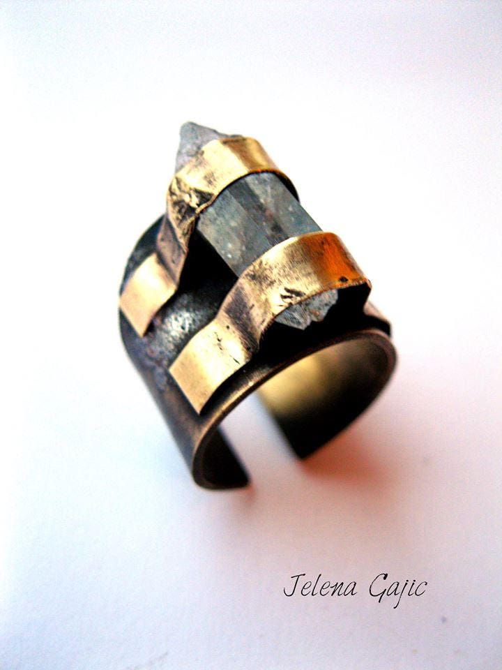 Einzigartiger Rohkristall Ring Boho Statement von JelenaGajicJewelry