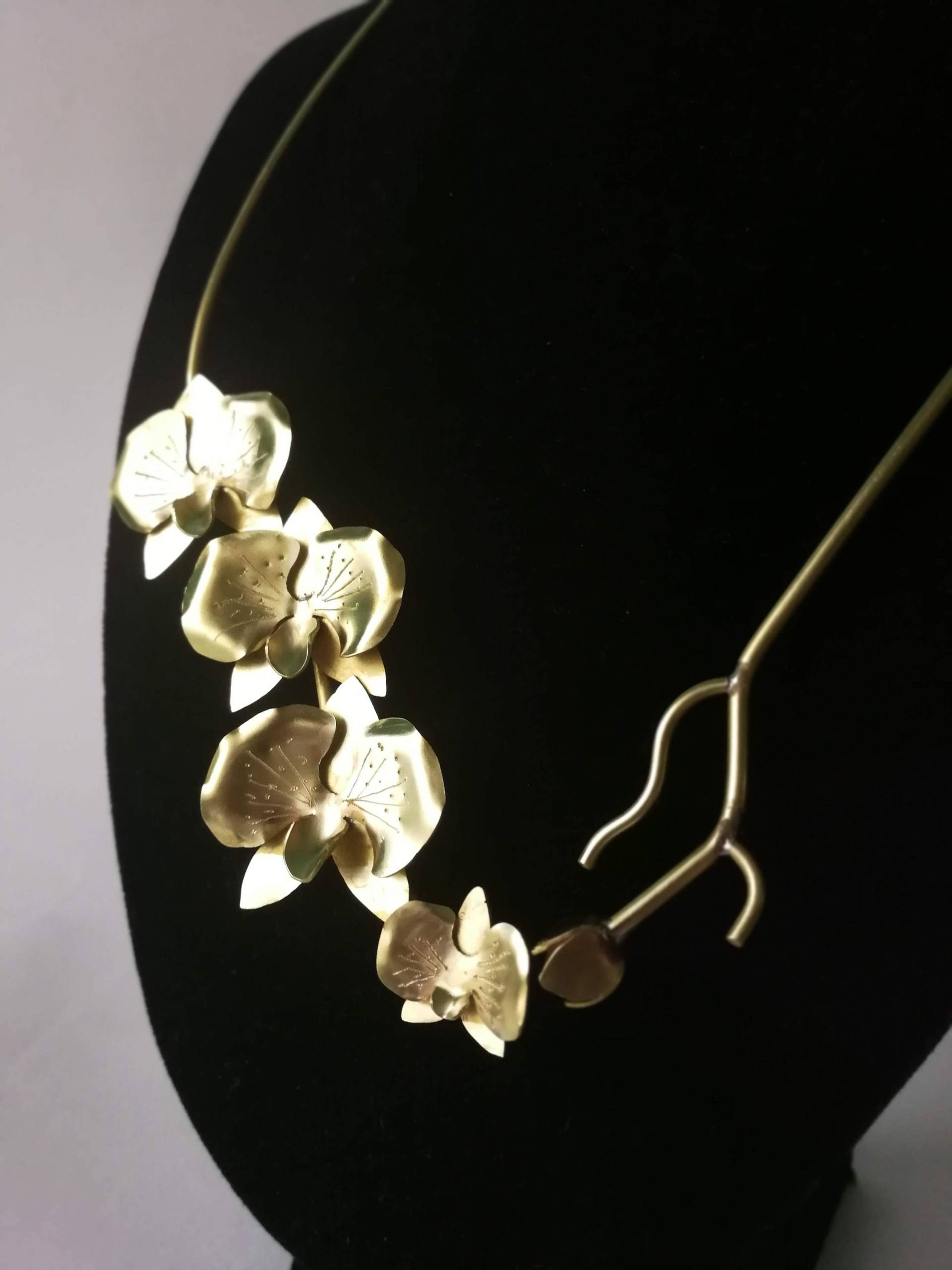 Handgemachte Orchidee Halskette. Blumen-Halskette. Statement Halskette Mit von JelenaGajicJewelry