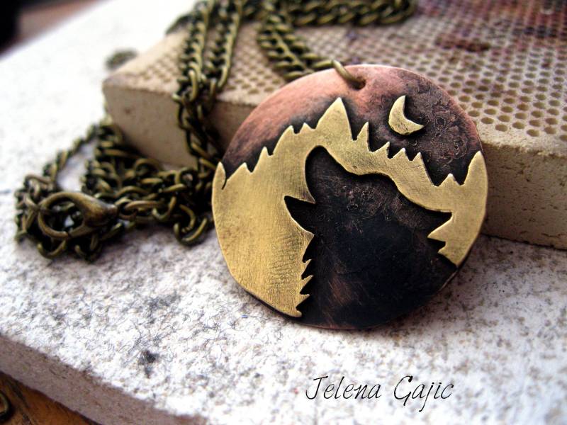 Handmade Wolf Anhänger Berge Halskette - Kupfer Handmade Wolf Anhänger Berge Halskette - Kupfer von JelenaGajicJewelry
