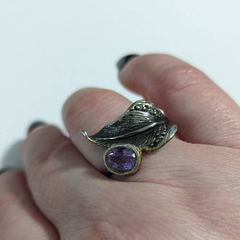 Vintage Amethyst Sterlingsilber Ring Im Geschwärzten Blatt Design, Size 8 von Jelifem