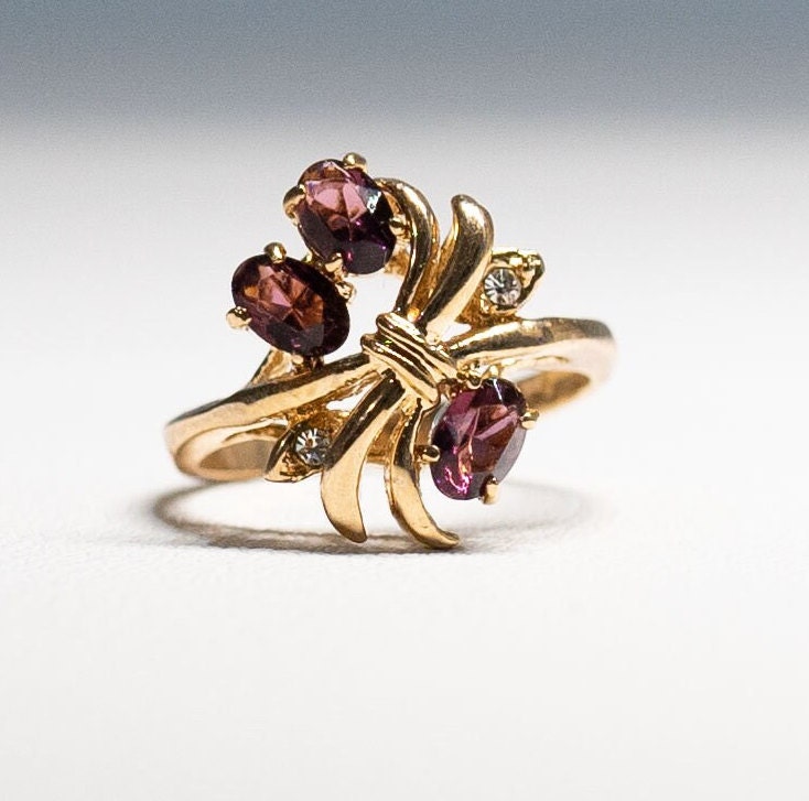 Amethyst Gold Finish Birthstone Ring Februar von Jelifem