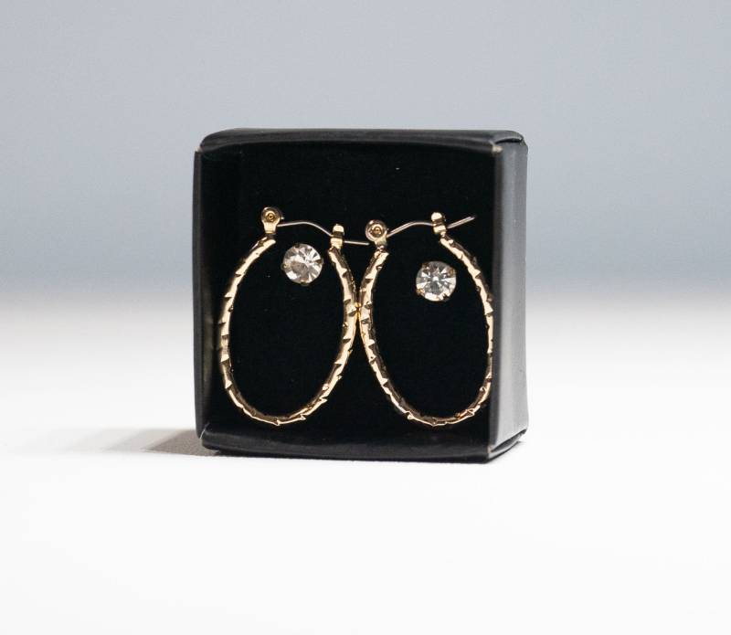 Avon Everyday Texturierte Creolen Und Simulierte Diamant Cz Ohrstecker Set Goldtone New Old Stock 14 von Jelifem