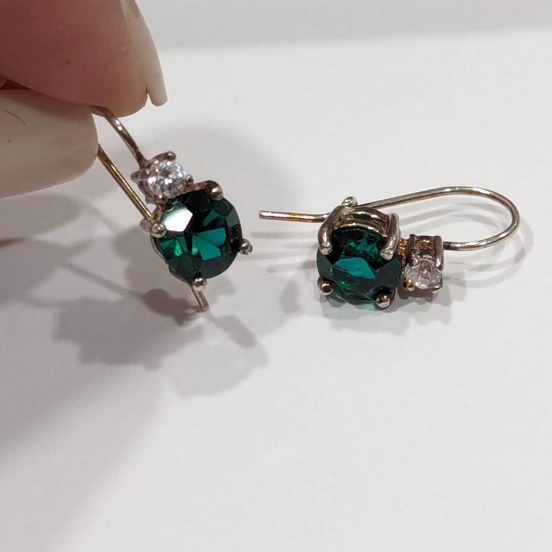 Avon Sterling Silber Ohrringe Simulierter Smaragd Runde Brilliantschliff Mai Birthstone Nos von Jelifem