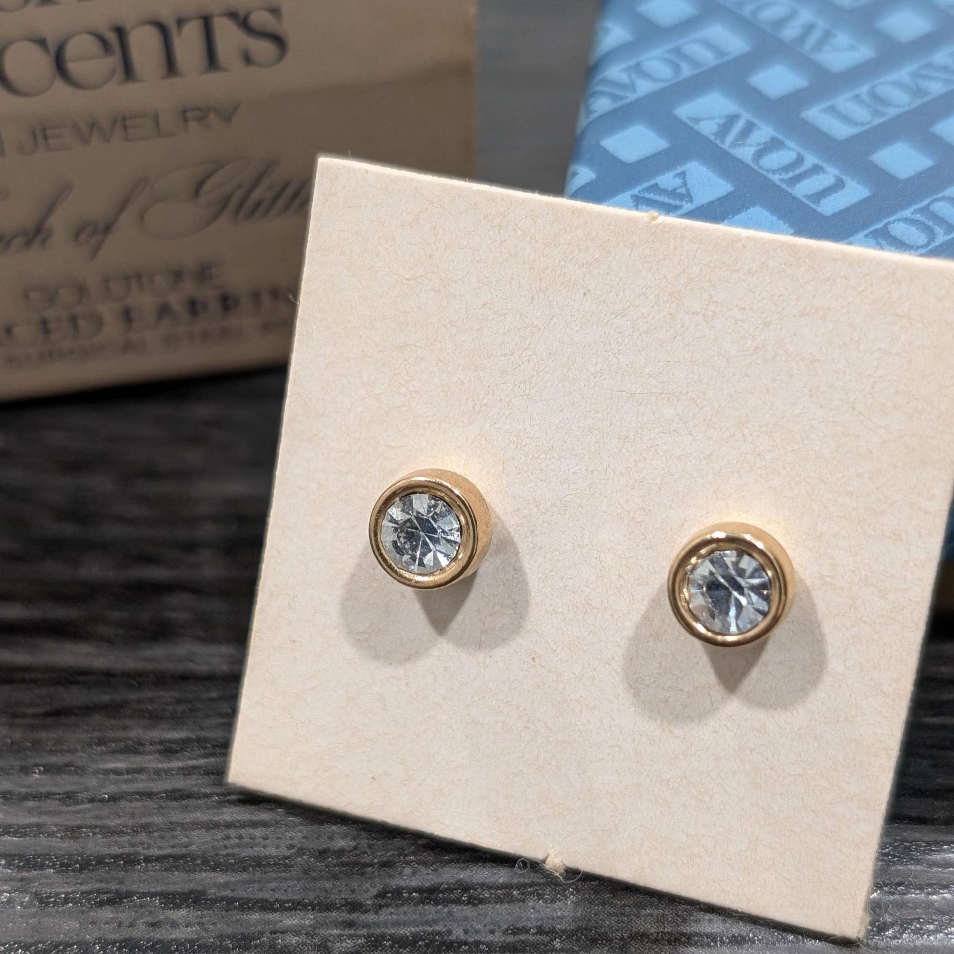 Avon Touch Of Glitter Button Kristall Durchbohrte Ohrringe 1978 New Old Stock 201 von Jelifem