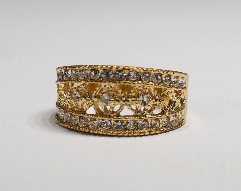 Dac Weißer Zirkon Ring April Schillernde Kristalle Band Gelbgold Finish Icy Cluster Deborah Armstrong Gr. 8 1/2 von Jelifem