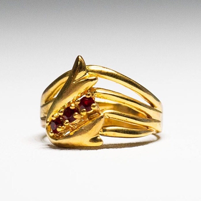 Delfin Ring Granatrot Kristalle, 18Kt Hge Gelbgold Finish, Größe 8 Gestempelt von Jelifem