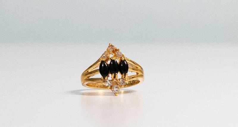 Diamant Form Drei Stein Onyx & Klare Cz Steine Ring 18Kt Hge Gelbgold Cocktail Größe 6 Halbedelstein von Jelifem