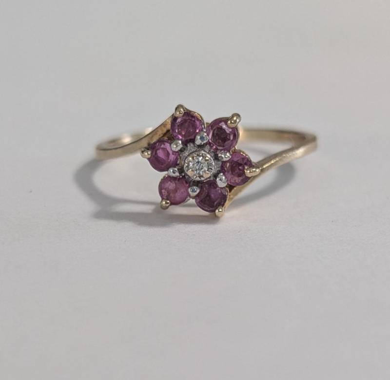 Diamant & Rubin 10K Gelbgold Plumb Floral Ring Größe 5, 5 Hallmarked Jgl 10Kp von Jelifem