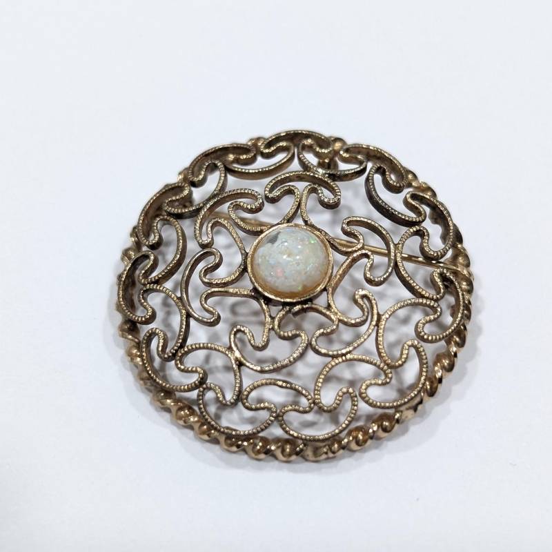 Feueropal Filigrane Blumenkreis Kranz Anhänger Retro Catamore 12K Gold Filled Vintage Floating Opal Brosche Pin von Jelifem