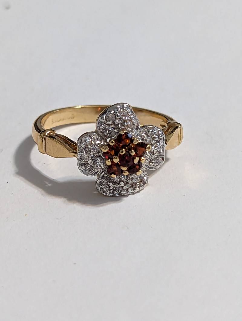 Granat Funkelnde Blumenring Roter Und Moissanit Ring 18Kt Hge Gelbgold Größe 9 Designer von Jelifem