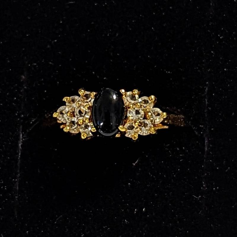 Oval Onyx & Klare Brilliant Cut Zirkon Steine Ring 18Kt Hge Gelbgold Cocktail-Ring Größe 8 von Jelifem