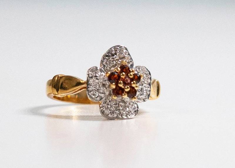 Roter Granat Und Moissanite Ring 18Kt Hge Gelb Gold Funkelnde Blume Größe 6 Designer Cocktail von Jelifem