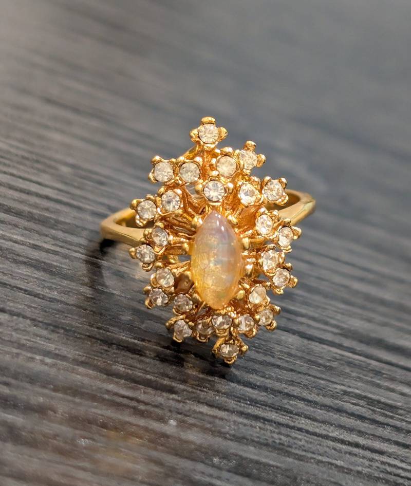 Vintage Ana Bekoach Cocktail Ring 18K Hge Opalite & Kristall, Größe 6 Aurora Company Punziert von Jelifem