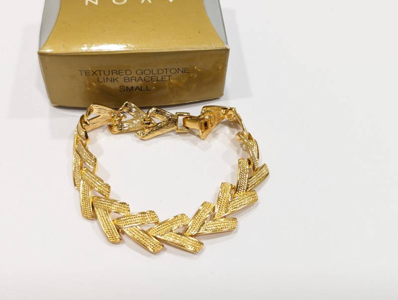 Seltenes Avon Elegantes Strukturiertes Gliederarmband V-Form Geätztes Design Größe Small Nos 106 von Jelifem