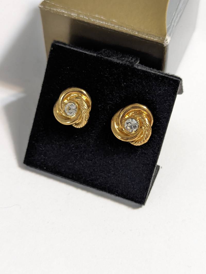 Vintage Avon Knoten Ohrringe Zentrum Weiß Strass New Old Stock 55 von Jelifem