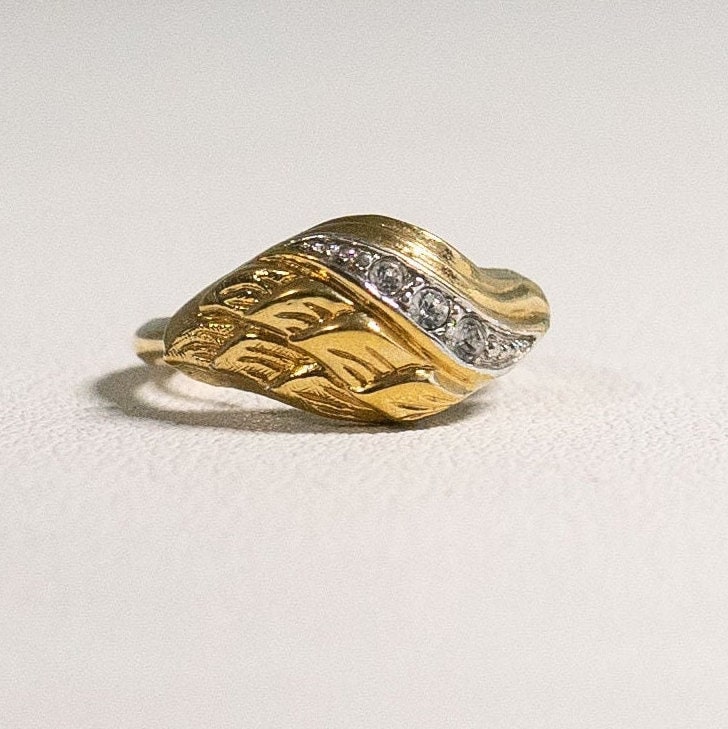 Vintage Avon Starswept Dome Ring Klare Kristall Strass Größe 6 Bis 7 Avon Retro Klar Cocktail Gold-Finish Stein Ring von Jelifem