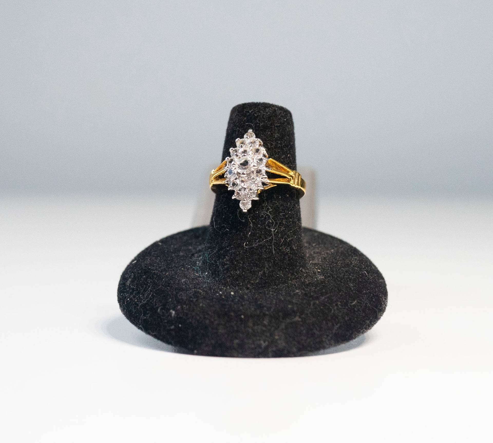 Vintage Cz Zirkonia Strass Ring 18Kt Gold Hge Galvano Gelbgold Größe 6 Nachlass Schmuck Vintage Cz Zirkonia Strass Ring 18Kt Gold Hge Galvano Gelbgold Größe 6 Nachlass Schmuck von Jelifem