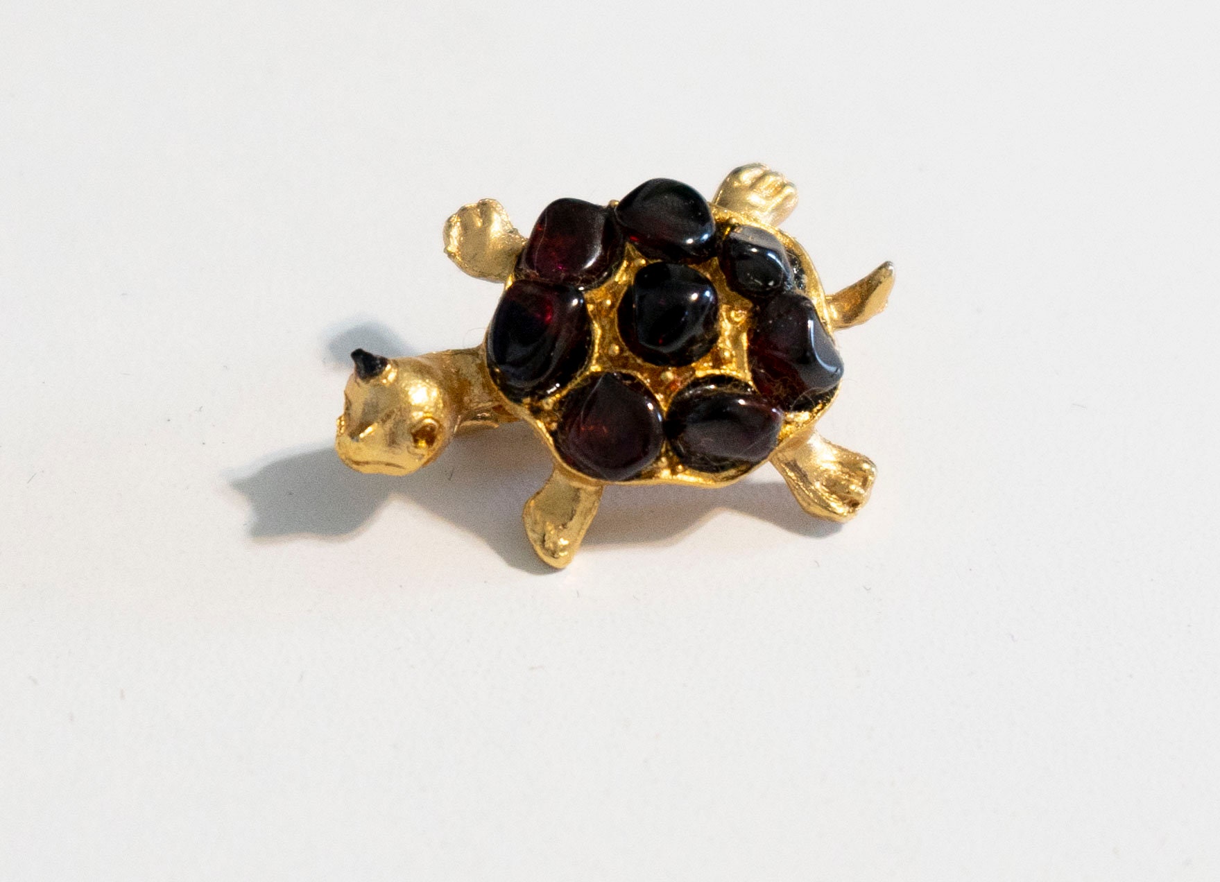Vintage Gold Schildkröte Brosche Roher Granat Edelstein Pin Symbol Des Glücks von Jelifem