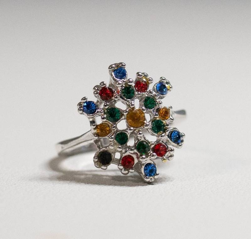 Vintage Vanderbilt Weihnachtskristall Cluster Cocktail Ring 6 1/2 Signet Uncas von Jelifem