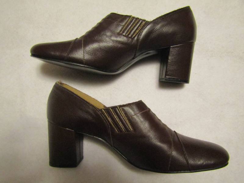 1960Er Jahre Damen Dunkelbraune Leder Chunk Heel Schuhe Von Montgomery Wards - Größe 6 1/2 B von Jellajeans
