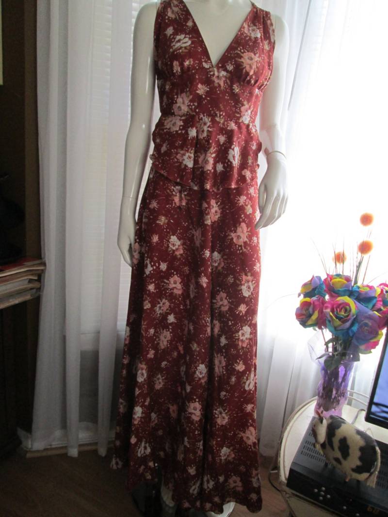 1970Er Jahre 2-Teiliges, Langes Rock-Set Mit Blumenmuster/Ärmelloses Wickel-Top Von Lanz Original-Größe 5 von Jellajeans