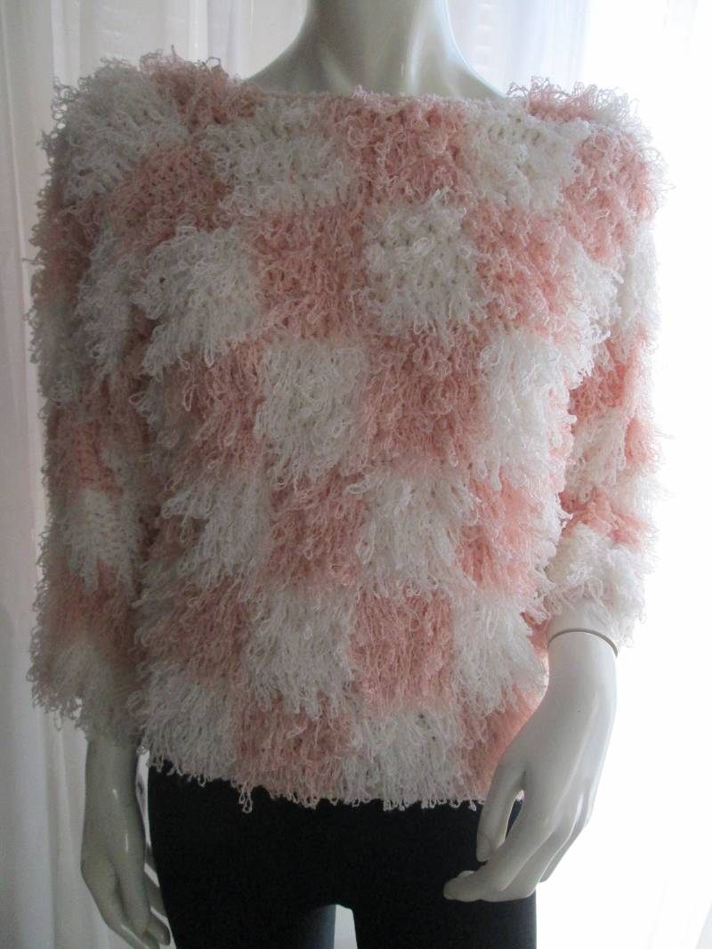 Vintage Damen Pink/ Weiss Flauschiger Häkel Pullover Sweater Von SideffectsOhne Grösse von Jellajeans