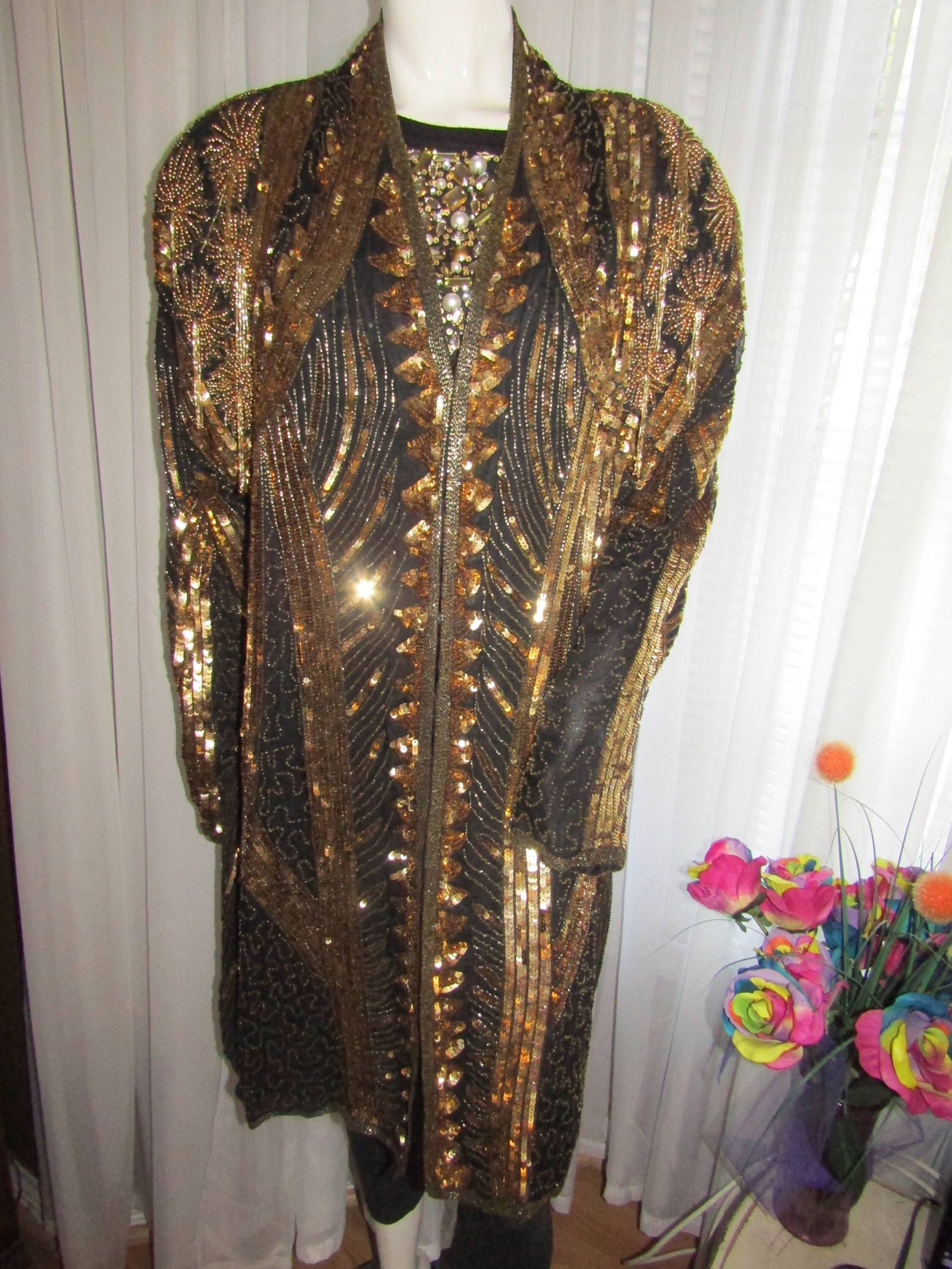 Vintage Damen Schwarze Seidenjacke Mit Gold Perlen/Pailletten Von Tan-Chho - Free Size von Jellajeans