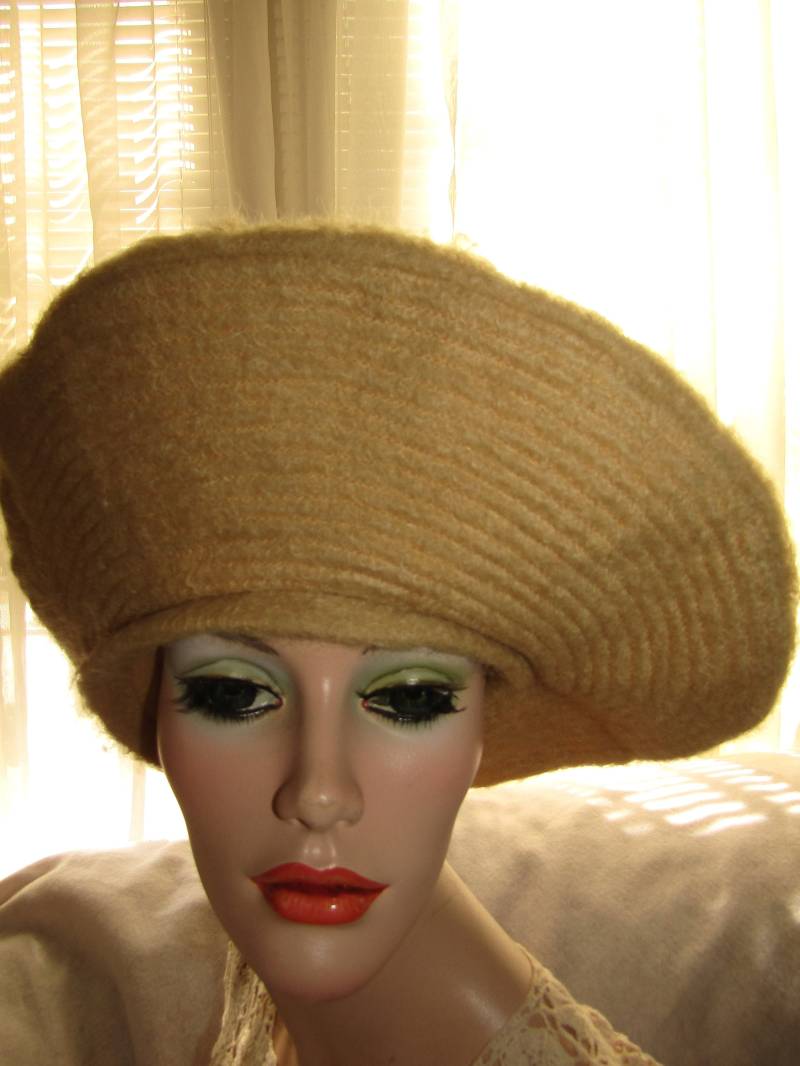 Vintage Wolle Camel Braun Tam Style Hut Von Alex Lilli Of California Für Bullock's Dept Store Calif von Jellajeans