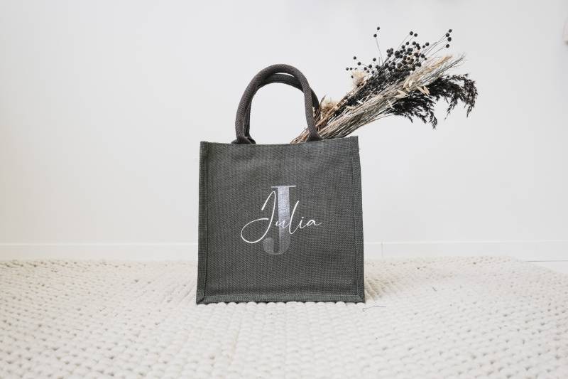 Graue Jutetasche Mit Initialen | Geschenk Zum Muttertag Jga, Brautparty Oder Abschiedsgeschenk Lehrer Und Erzieher Geburtstagsgeschenk von JelliesDesign