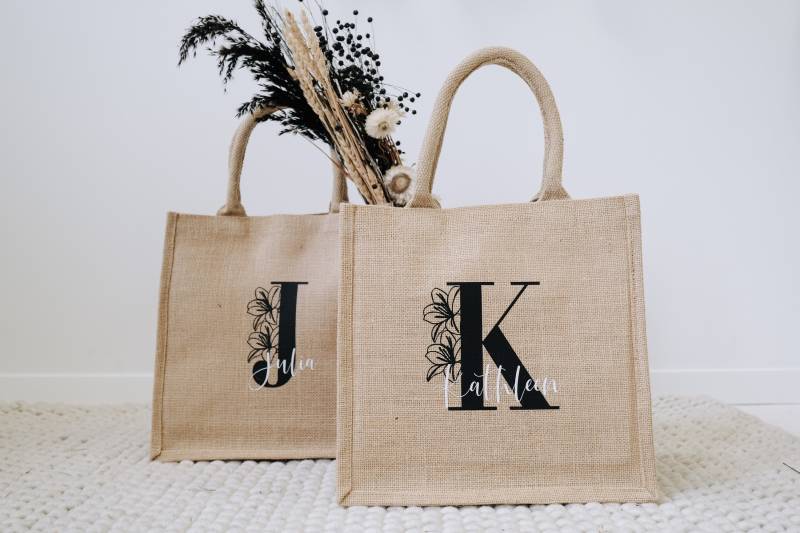 Personalisierte Jutetasche Mit Initialen | Blumenmotiv Geschenk Zum Muttertag Oder Jga Brautparty, Abschiedsgeschenk Lehrer Und Erzieher von JelliesDesign