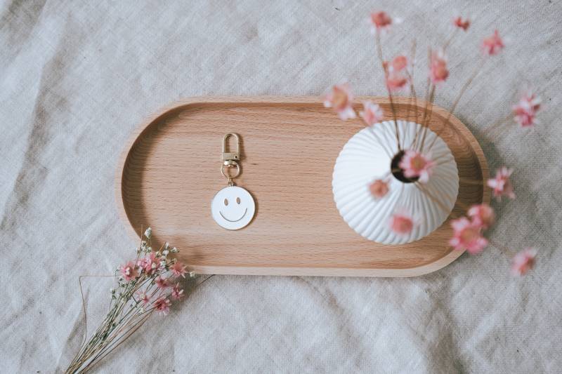 Schlüsselanhänger Smiley Aus Metall in Weiß von JelliesDesign