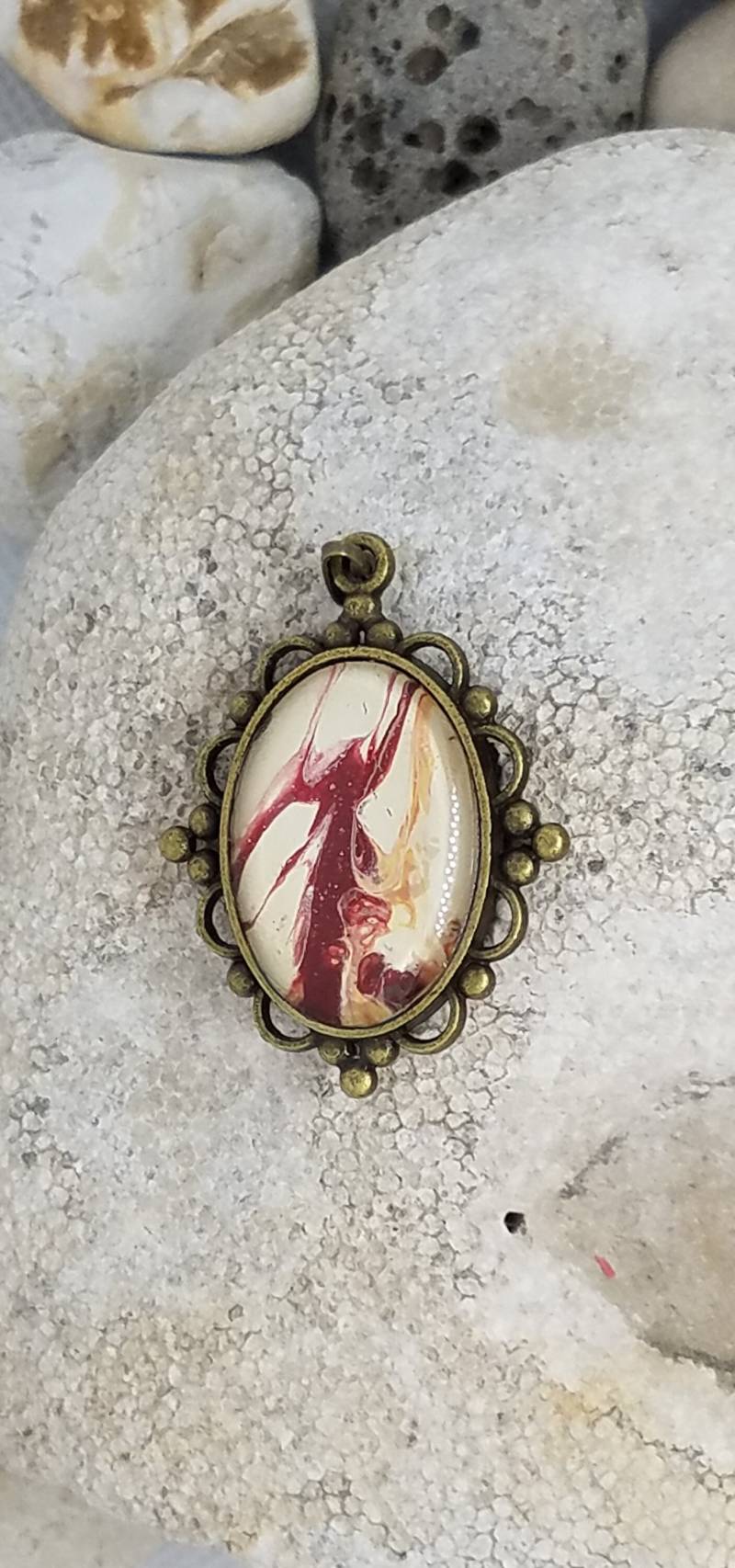 Handgemalter Fluid Art Anhänger von JellyBeansArtistry
