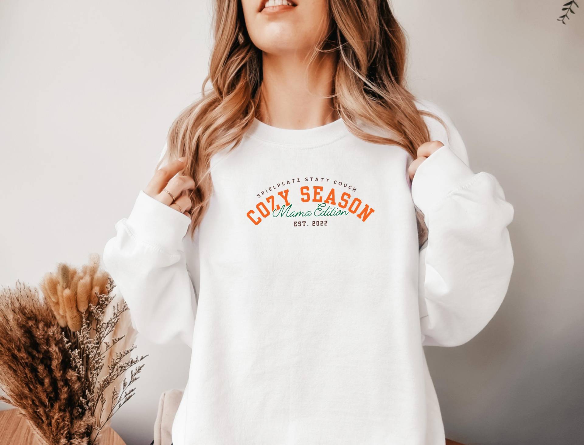 Cozy Season Mama Sweater - Herbst Sweatshirt Damen | Vibes Lustiger Pullover Geschenkidee Outfit von JellyFishShopDesigns