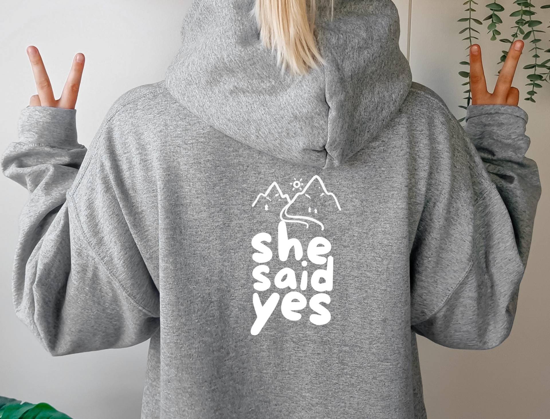 Jga Ski-Tour Hoodie Damen Perfekt Für Deinen Winter Jga, Braut Club Hoodie, Mädelstrip, Après Ski Outfit, Geschenk Damen, Winterurlaub von JellyFishShopDesigns