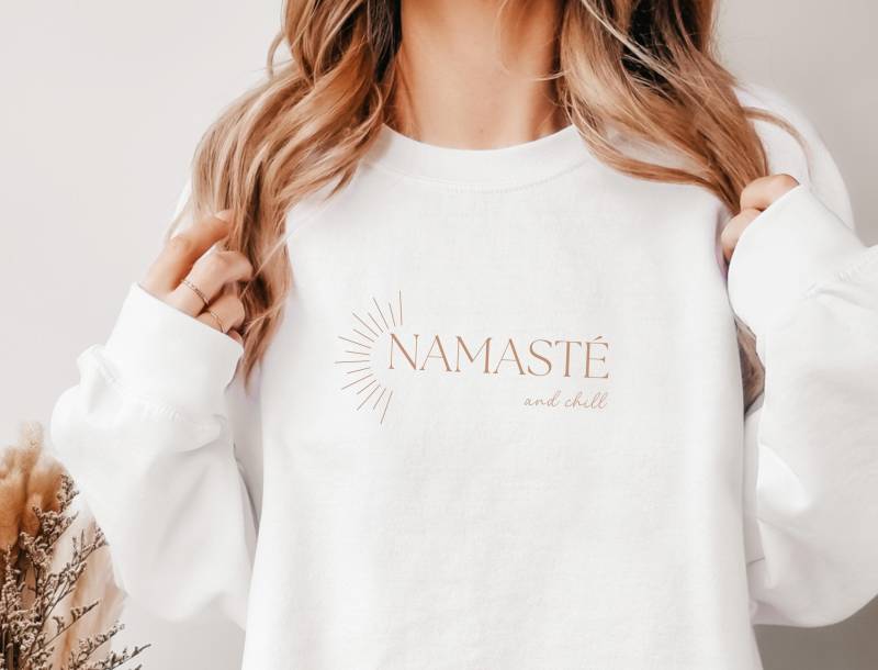 Yoga Pullover Unisex - Cozy Achtsamkeit Sweatshirt | Meditation & Selfcare Geschenkidee Fans Namaste & Chill Look von JellyFishShopDesigns