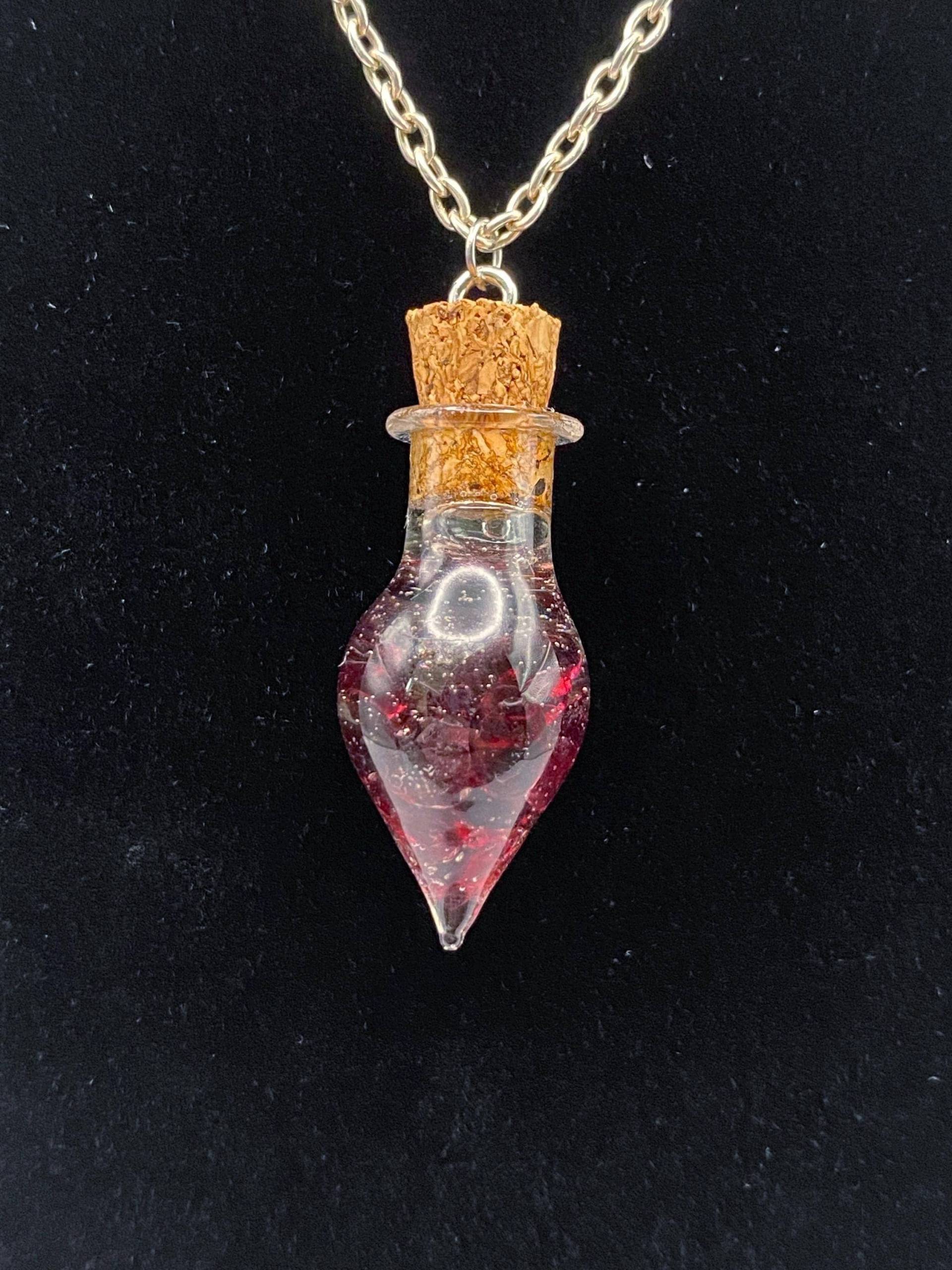 Granat Flasche Halskette Granat Flasche Halskette von JellysHyperfixation