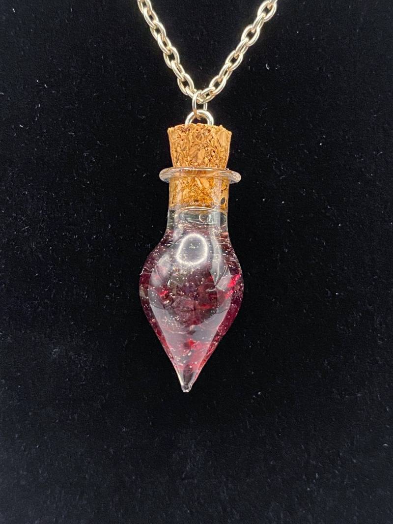 Granat Flasche Halskette Granat Flasche Halskette von JellysHyperfixation